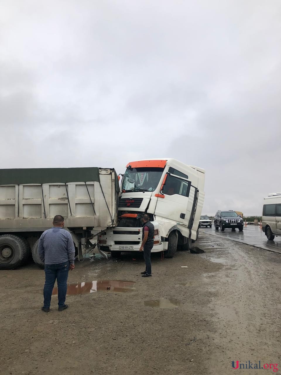 Quba yolunda yük maşınları TOQQUŞDU - Bir ailənin 3 üzvü öldü (FOTO)